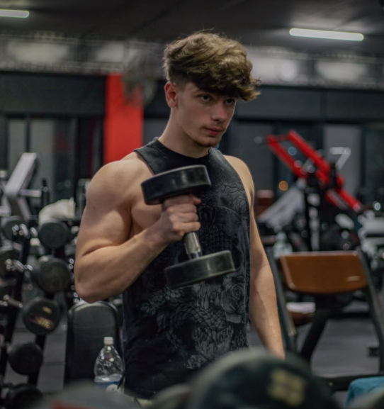 Client training with dumbbells during a coached session